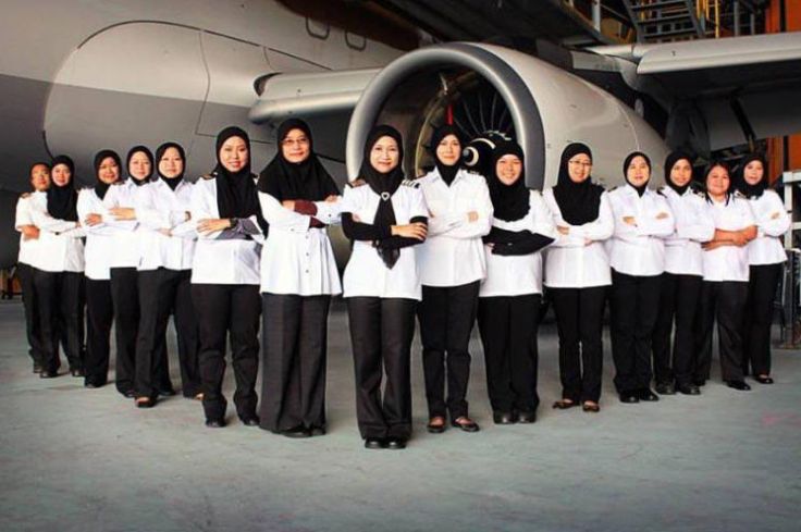 femalecrew_16883985_8col